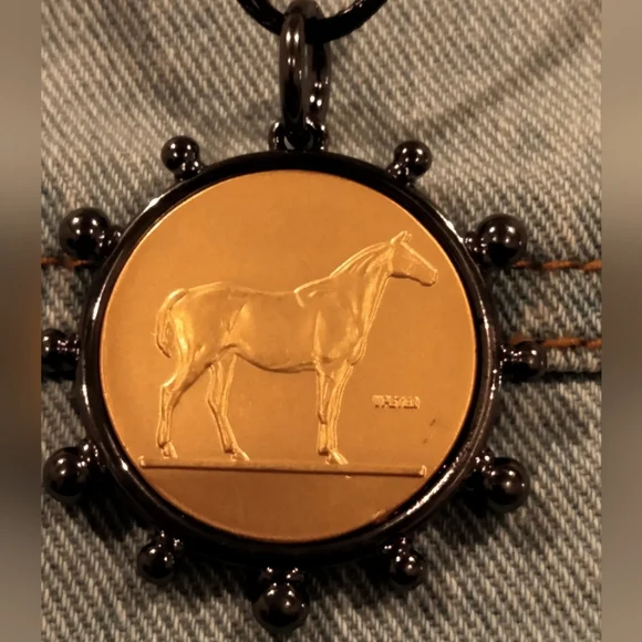 Equestrian 🐎 horse gold coin custom pendant w/gunmetal bezel N64 - Picture 4 of 4